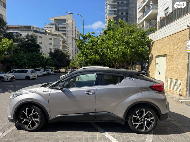 מודעת רכב טויוטה C-HR