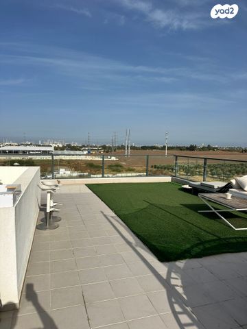 גג/ פנטהאוז, דרך הרעות 18, פרדסיה, פרדסיה