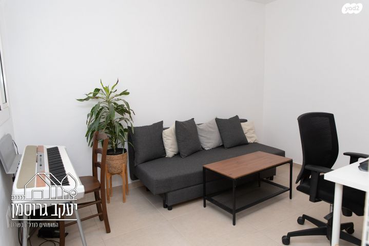 דירה, נחל צלמון, צור יצחק, צור יצחק