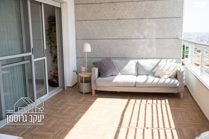 דירה, נחל צלמון, צור יצחק, צור יצחק