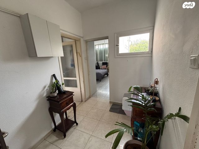 דירה, הרבי מקארלין, צהלון, שיכוני חסכון, תל אביב יפו