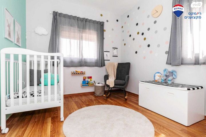 דירה, החסידה, חדרה