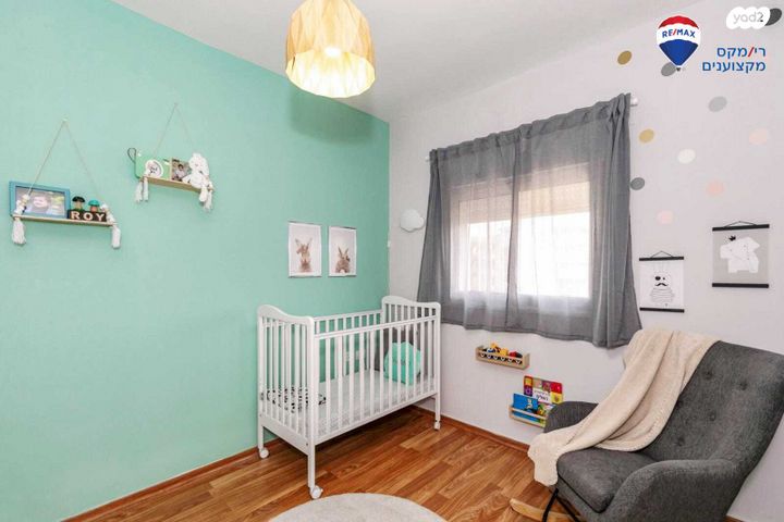 דירה, החסידה, חדרה