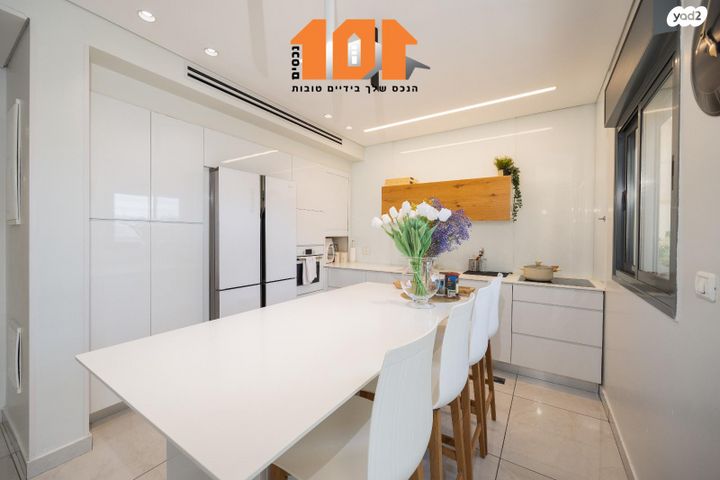 דירה, יצחק רפאל, חומת שמואל, הר חומה, ירושלים