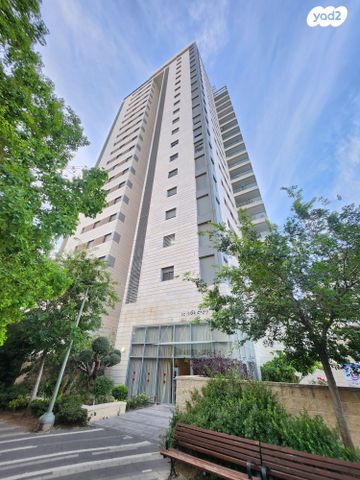 ניסים אלוני 