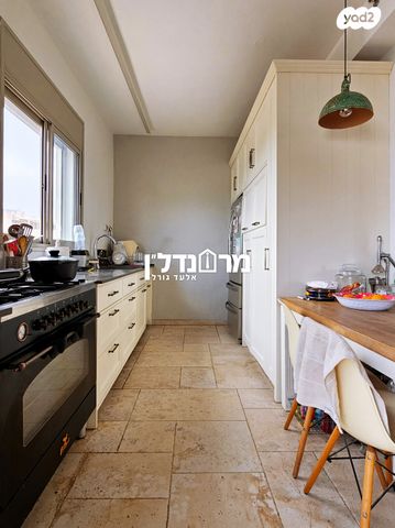 גג/ פנטהאוז, בן יהודה, מרכז, הרצליה