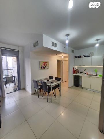 דירה, ניסים אלוני, פסגות אפק, ראש העין