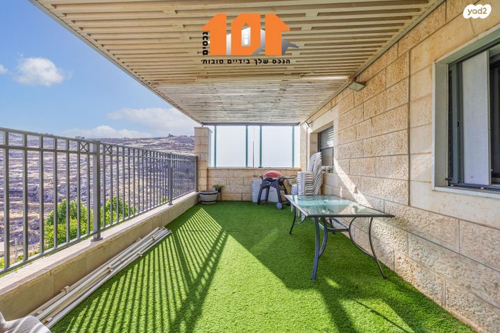 דירה, יצחק רפאל, חומת שמואל, הר חומה, ירושלים