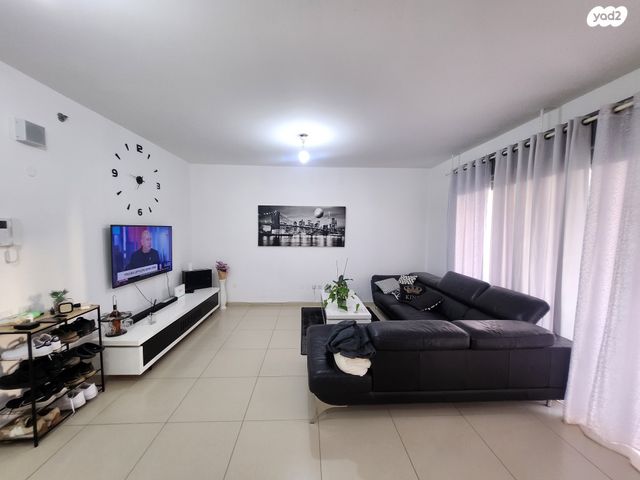 דירה, ניסים אלוני, פסגות אפק, ראש העין