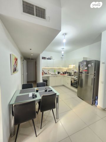 דירה, ניסים אלוני, פסגות אפק, ראש העין