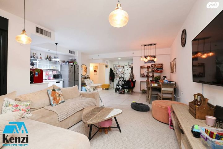 דירה, שייקה אופיר, פסגות אפק, ראש העין