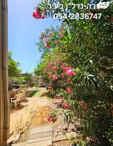 דו משפחתי, חבצלת, רחובות