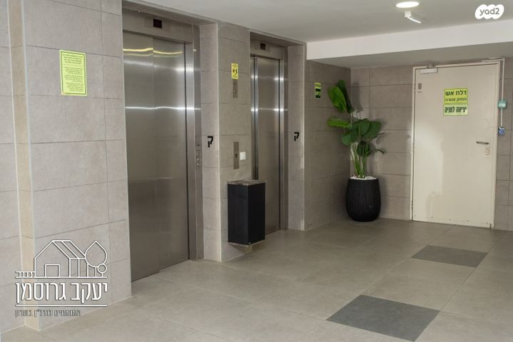 דירה, נחל צלמון, צור יצחק, צור יצחק