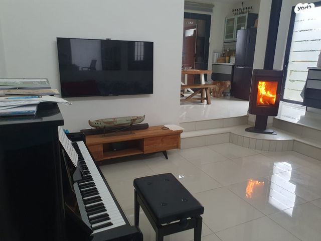 בית פרטי/ קוטג', אדמית