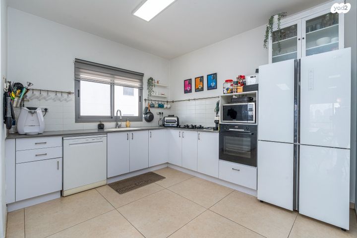 דירה, שדרות מנחם בגין 28, גבעת אולגה, חדרה