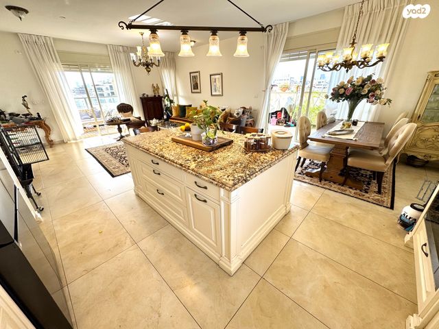 גג/ פנטהאוז, השר משה 79, נגבה, רמת גן