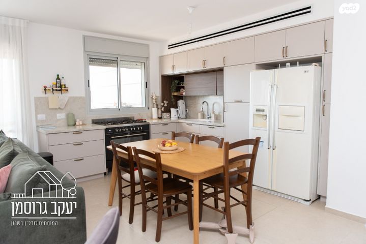 דירה, נחל צלמון, צור יצחק, צור יצחק