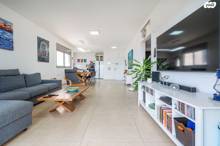 דירה, שדרות מנחם בגין 28, גבעת אולגה, חדרה