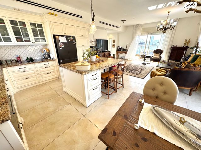 גג/ פנטהאוז, השר משה 79, נגבה, רמת גן