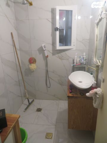 דירה, רחבת יפתח הגלעדי, מלכי ישראל, קרית גת