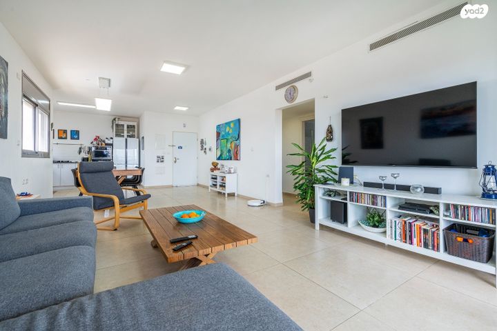 דירה, שדרות מנחם בגין 28, גבעת אולגה, חדרה