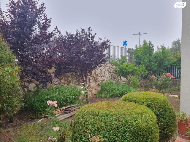 בית פרטי/ קוטג', אדמית