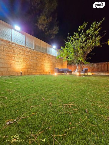 דירת גן, צמח השדה, מעלה אדומים