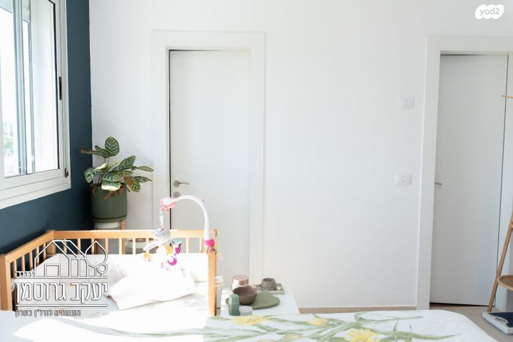 דירה, נחל צלמון, צור יצחק, צור יצחק