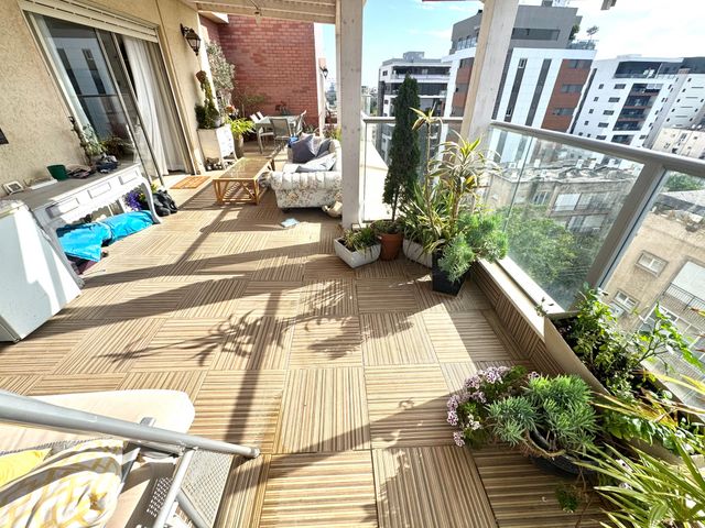 גג/ פנטהאוז, השר משה 79, נגבה, רמת גן