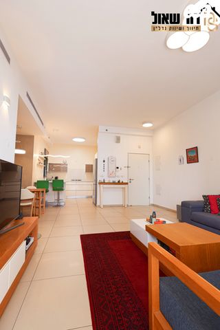 דירה, יונתן רטוש, פסגות אפק, ראש העין