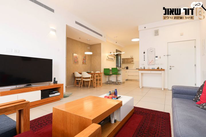 דירה, יונתן רטוש, פסגות אפק, ראש העין