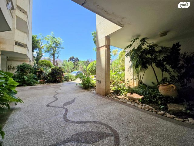 דירה, השקד 6, 2004, רעננה