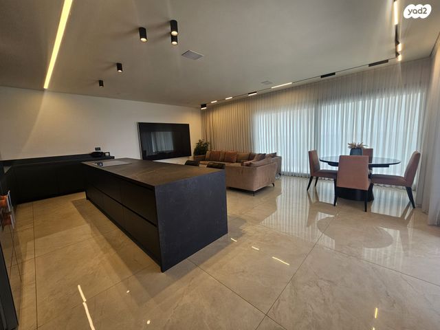 גג/ פנטהאוז, דרך בן גוריון 113, דרום מערב ותיק, בת ים