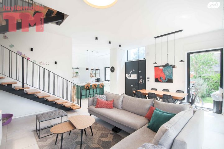 דו משפחתי, פרדס חנה כרכור