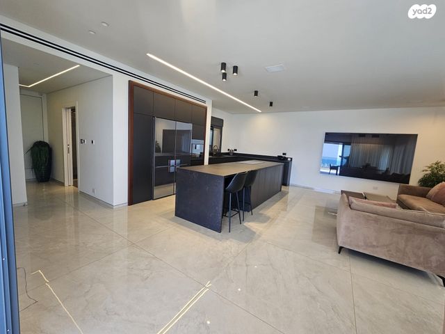 גג/ פנטהאוז, דרך בן גוריון 113, דרום מערב ותיק, בת ים