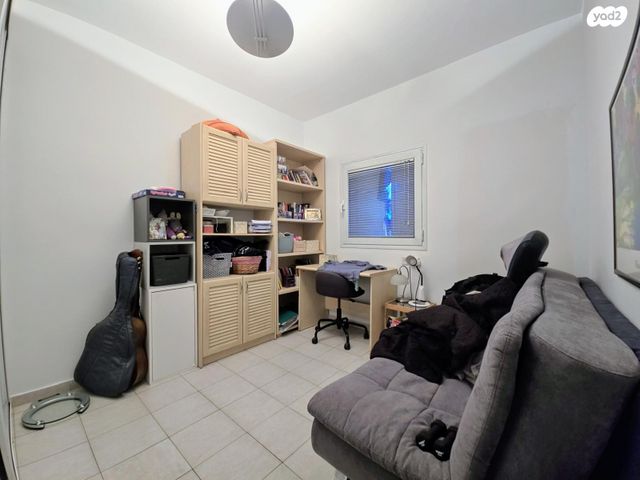 דירה, השקד 6, 2004, רעננה