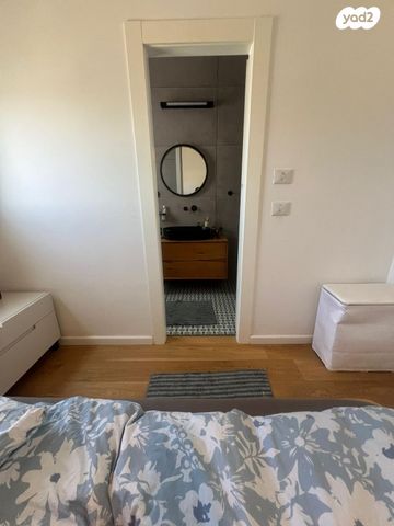 דירה, נחל צלמון, צור יצחק, צור יצחק