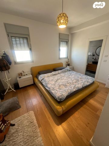 דירה, נחל צלמון, צור יצחק, צור יצחק