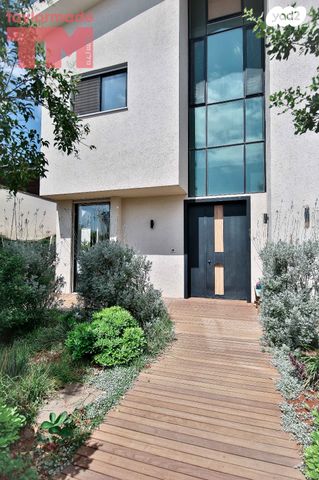 דו משפחתי, פרדס חנה כרכור