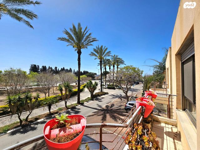 דופלקס, צור משה