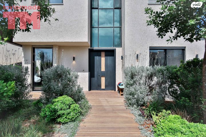 דו משפחתי, פרדס חנה כרכור