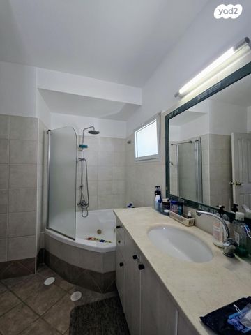 דירה, השקד 6, 2004, רעננה