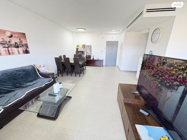 דירה, גאולה כהן, רמלה