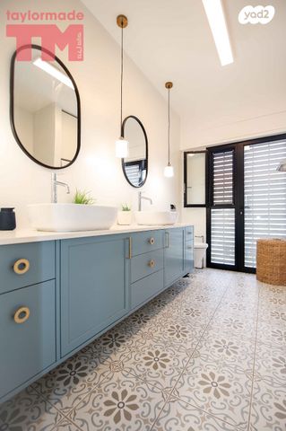 דו משפחתי, פרדס חנה כרכור