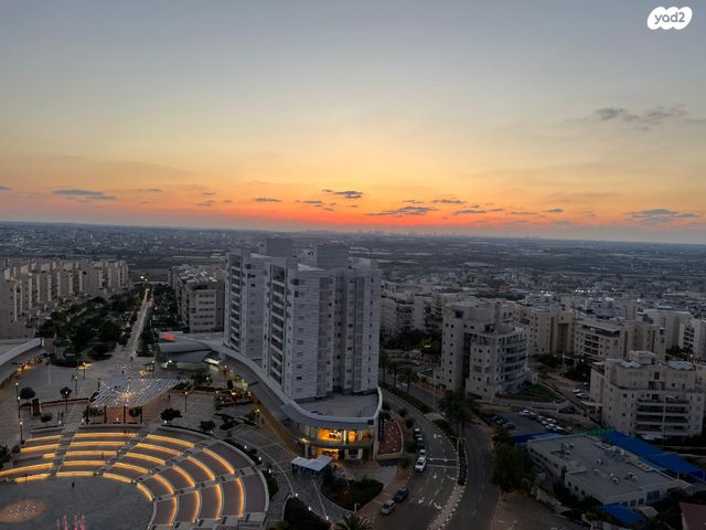 דירה, נחל צלמון, צור יצחק, צור יצחק