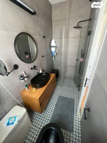 דירה, נחל צלמון, צור יצחק, צור יצחק