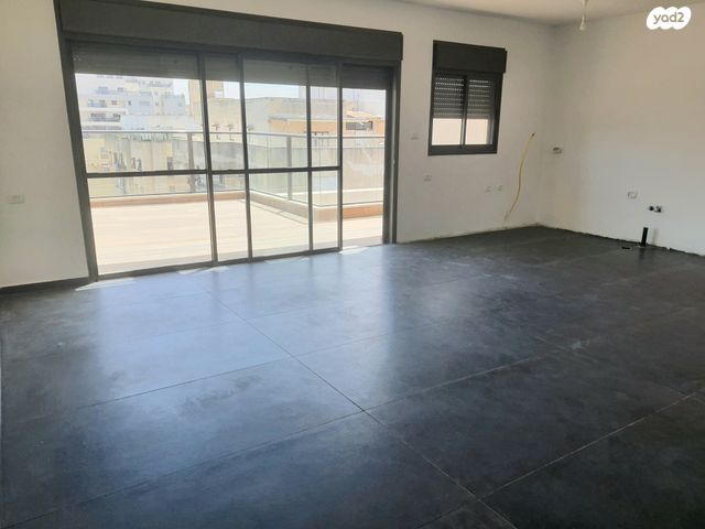 גג/ פנטהאוז, רחובות