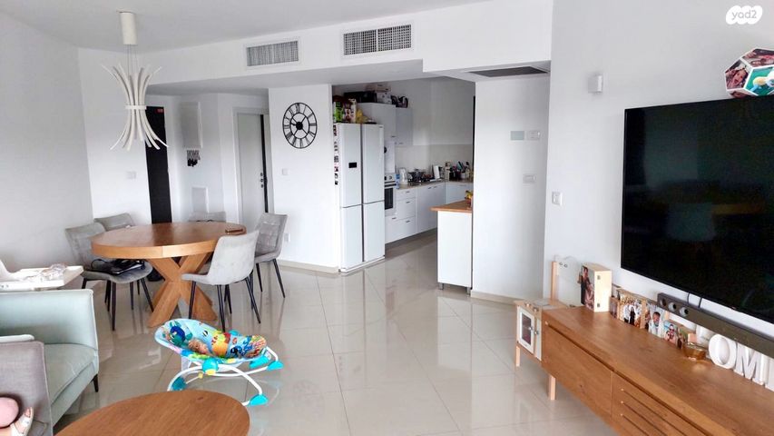 דירה, רחובות הצעירה, רחובות