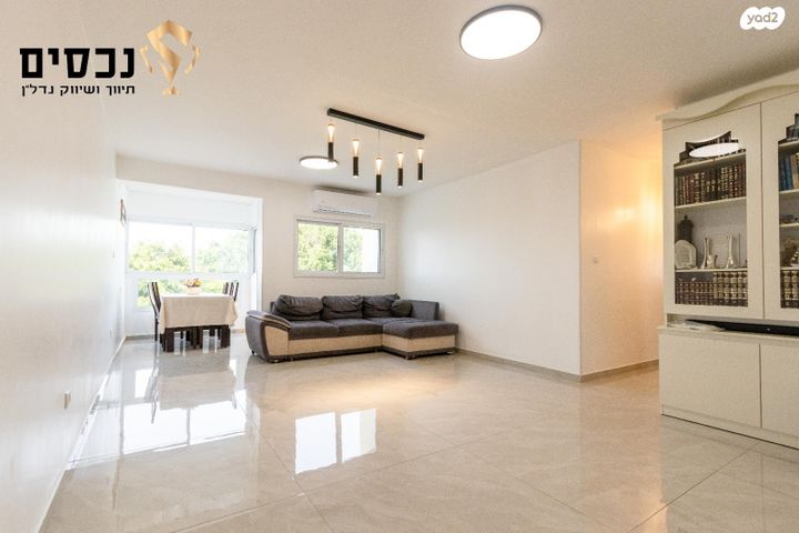 דירה, רב ניסים גאון, אלעד