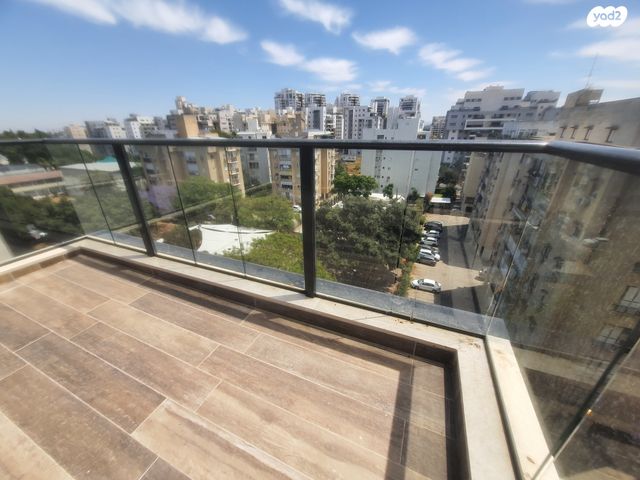 גג/ פנטהאוז, רחובות